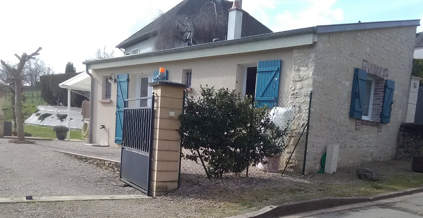 ENTRE CLOYES\/CHATEAUDUN