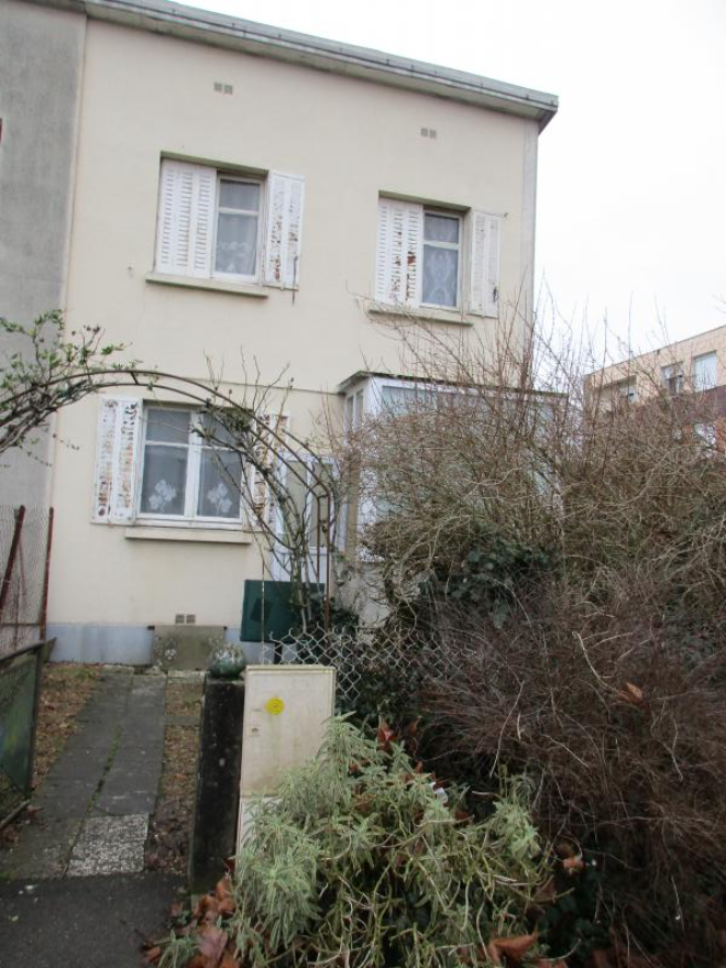 \u00a0CHATEAUDUN - PROCHE COMMERCES ET ECOLES