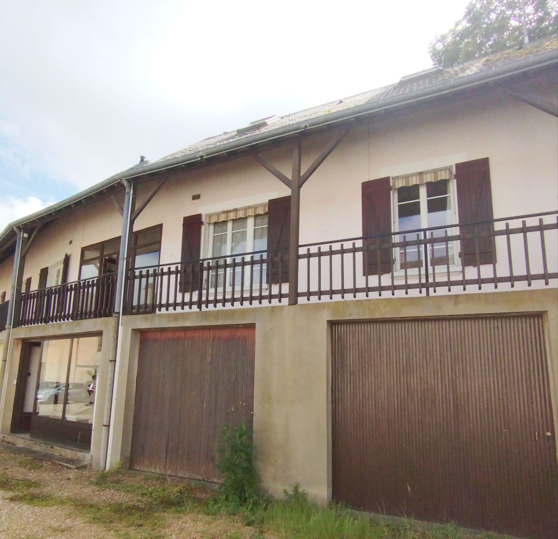 APPARTEMENT AVEC GARAGE  BONNEVAL