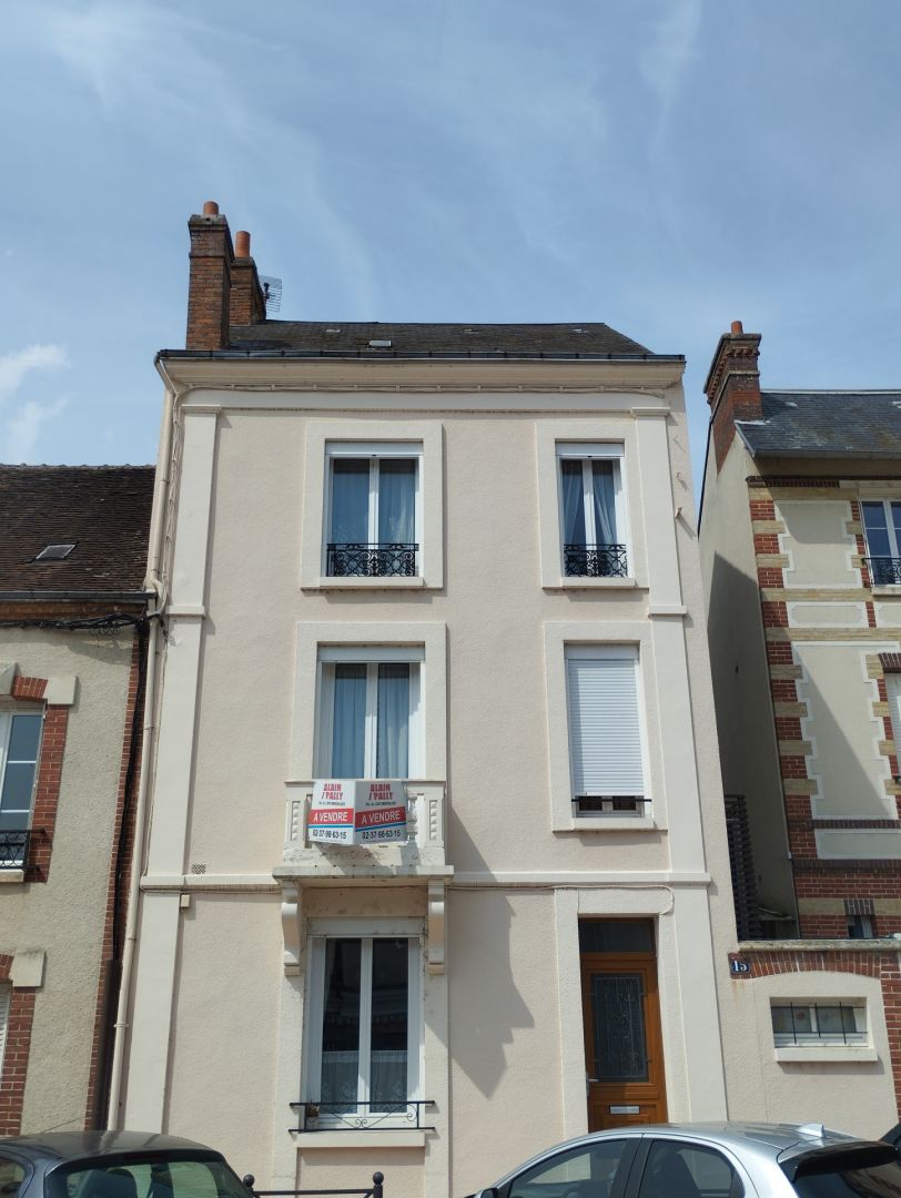 CLOYES HYPER CENTRE - PROCHE TOUTE COMMODITE