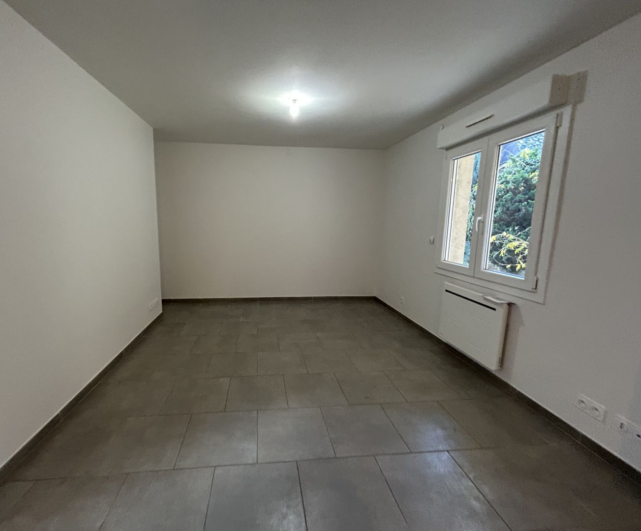 BONNEVAL STUDIO EN PLEIN CENTRE VILLE